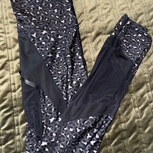 Fabletics Black and Gray Patterned Leggings
